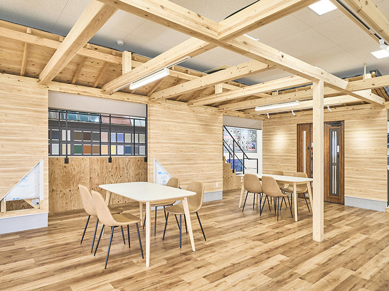 さくらペイント様　外装屋　スタッフの方が仕上げだけでなく構造や下地についても説明しやすいように壁面にも工夫をしています｜滋賀や大阪で店舗リフォームなら匠工房