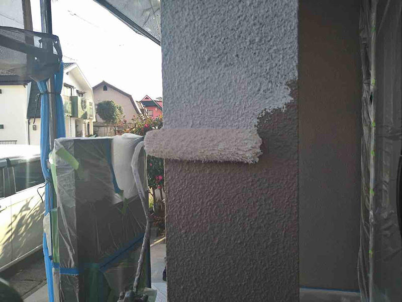 外装リフォーム施工中　外壁：下塗り　ガイソー　フィーラー｜滋賀でリフォームするなら匠工房