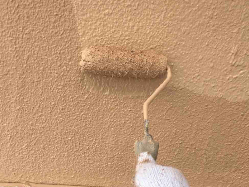 外装リフォーム施工中　外壁：中塗り　ガイソー　ガイソーウォールフッ素4FⅡ｜滋賀でリフォームするなら匠工房