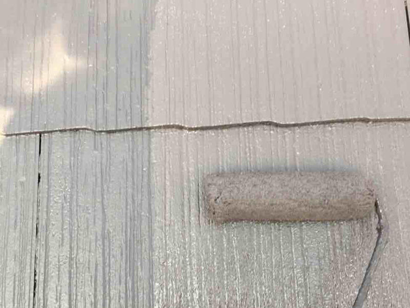 外装リフォーム施工中　屋根：中塗り　水谷　カスタムシリコン｜滋賀でリフォームするなら匠工房