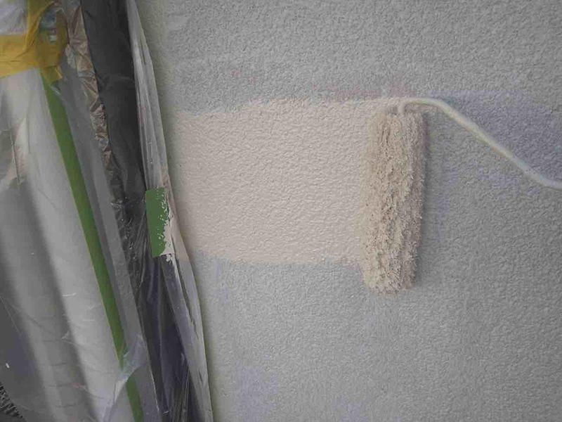 外壁塗装リフォーム施工中 外壁:中塗り SK化研 セラミシリコン|滋賀でリフォームするなら匠工房