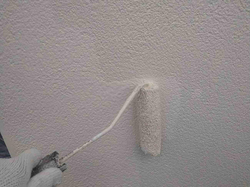 外壁塗装リフォーム施工中 外壁:上塗り SK化研 セラミシリコン|滋賀でリフォームするなら匠工房