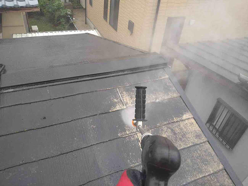 屋根リフォーム施工中　屋根：高圧洗浄｜滋賀でリフォームするなら匠工房