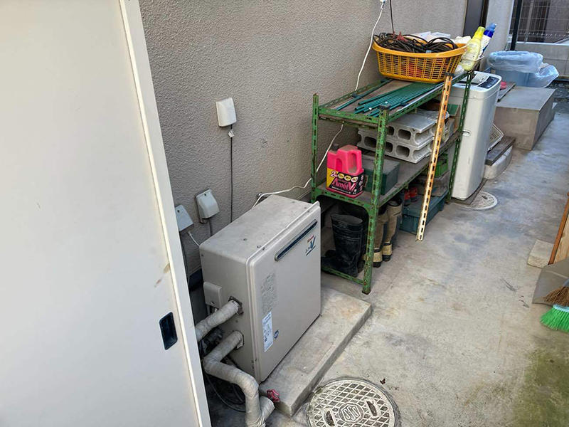 お風呂リフォーム施工前 給湯器|滋賀でリフォームするなら匠工房