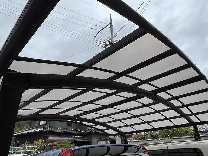 テラスリフォーム施工前　パネルの割れ｜滋賀でリフォームするなら匠工房