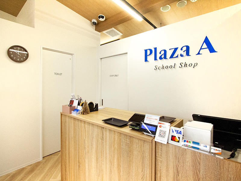 School Shop Plaza A様 制服 既存の看板を活かして、遠くからも見やすい看板にしました|滋賀や大阪で店舗リフォームなら匠工房