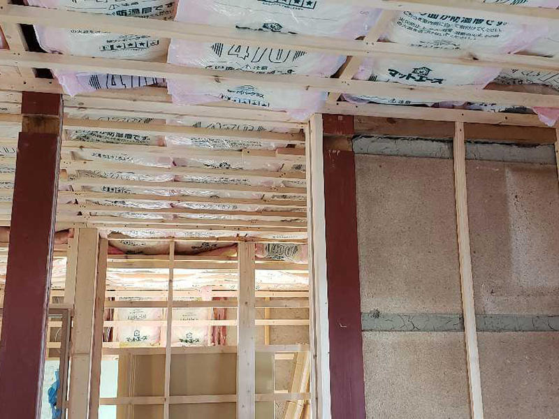 天井にもしっかりと断熱材をいれました