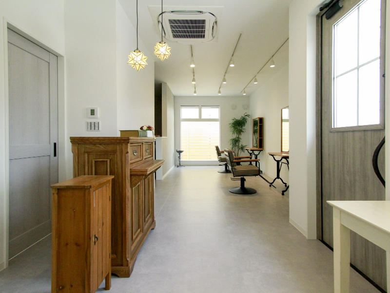 草津市 STORY様　印象的な星型のペンダント照明｜滋賀や大阪で店舗リフォームなら匠工房