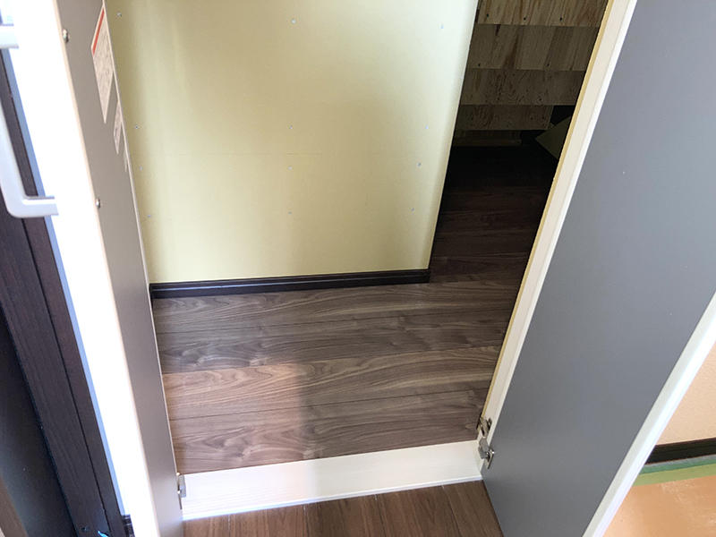 収納リフォーム完成　フローリングを貼りました｜滋賀でリフォームするなら匠工房