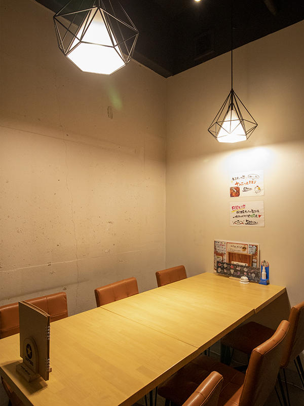 お野菜スタンドわえん様飲食店　個室を設けることで、「動」の空間に「静」の特別な空間を造りました｜滋賀や京都で開業するなら匠工房