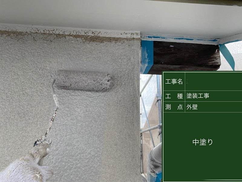 外壁リフォーム施工中 外壁 中塗り ガイソー ガイソーウォール無機F|滋賀でリフォームするなら匠工房