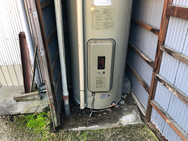 エコキュートリフォーム施工前　電気温水器　ユーリッチ｜滋賀でリフォームするなら匠工房
