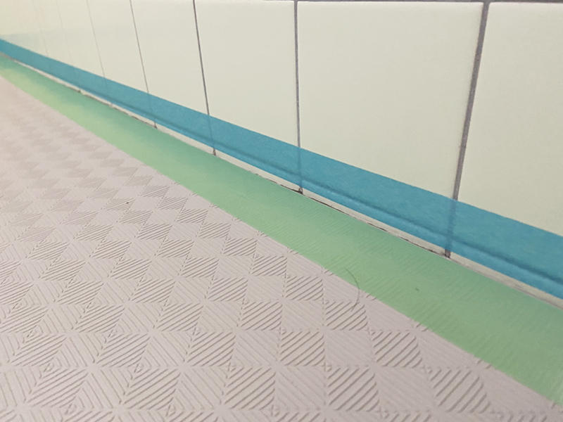 浴室リフォーム施工中　コーキングを打ちます｜滋賀でリフォームするなら匠工房