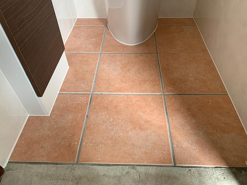 トイレリフォーム完成　タイル床　リクシル　フィオ｜滋賀でリフォームするなら匠工房