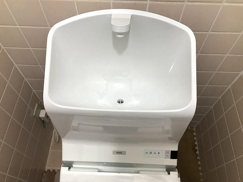 トイレリフォーム完成　手洗いは広めになっています｜滋賀でリフォームするなら匠工房