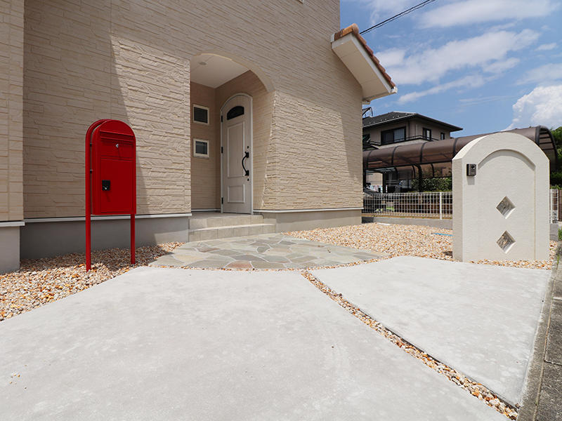 新築フォーセンス完成　アプローチ｜滋賀でリフォームするなら匠工房