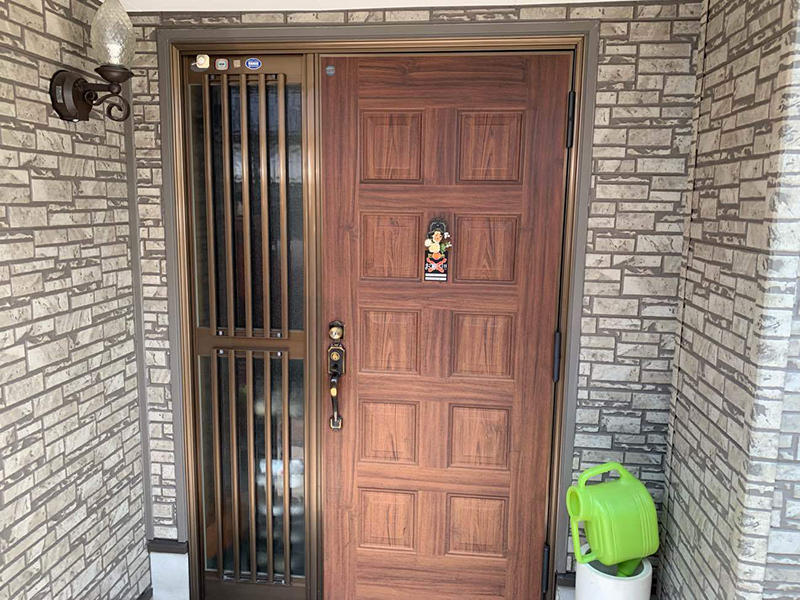 結露のひどい玄関ドア