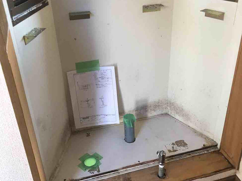 ﾎﾞｳﾙを取り、水道の配管を準備します.jpg