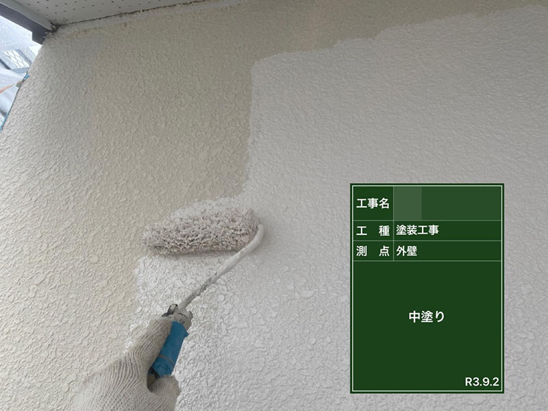 外装リフォーム施工中 2階外壁:中塗り ガイソーウォールフッ素4FⅡ|滋賀でリフォームするなら匠工房