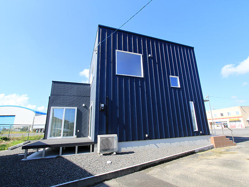 新築ゼロキューブ完成　ウッドデッキ｜滋賀で家を建てるなら匠工房