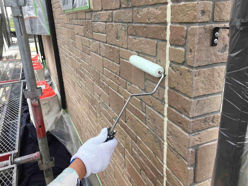 外壁塗装リフォーム施工中　外壁：下塗り　シーラー｜滋賀でリフォームするなら匠工房