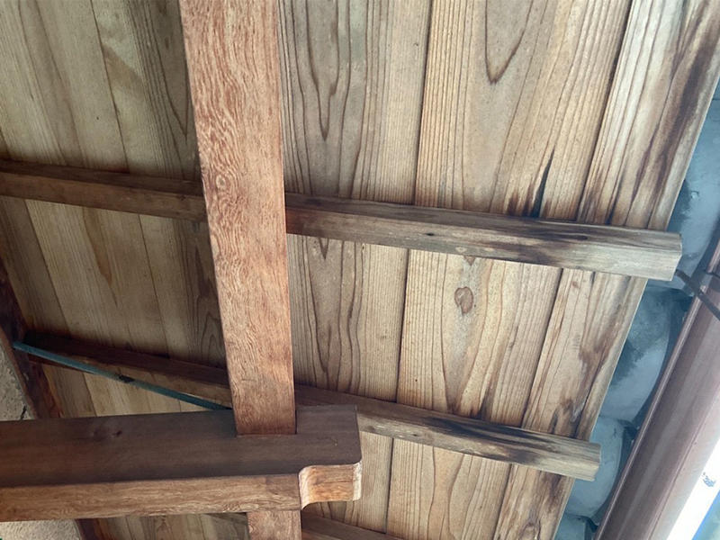 外壁塗装リフォーム施工前　軒天井｜滋賀でリフォームするなら匠工房