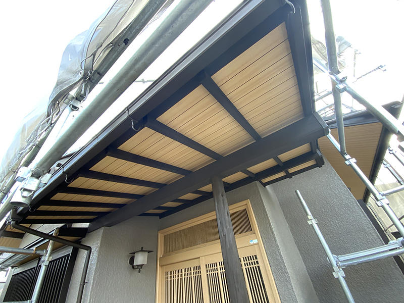 屋根・外壁リフォーム完成　軒天井｜滋賀でリフォームするなら匠工房
