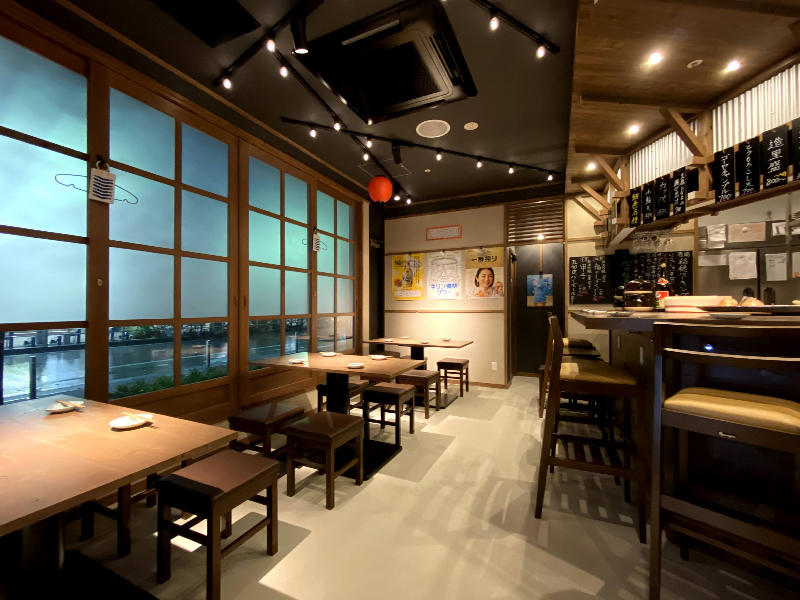 稲穂パーキング様飲食店 ガラス建具を開けて開放的な使用も可能に|滋賀や京都で店舗リフォームなら匠工房