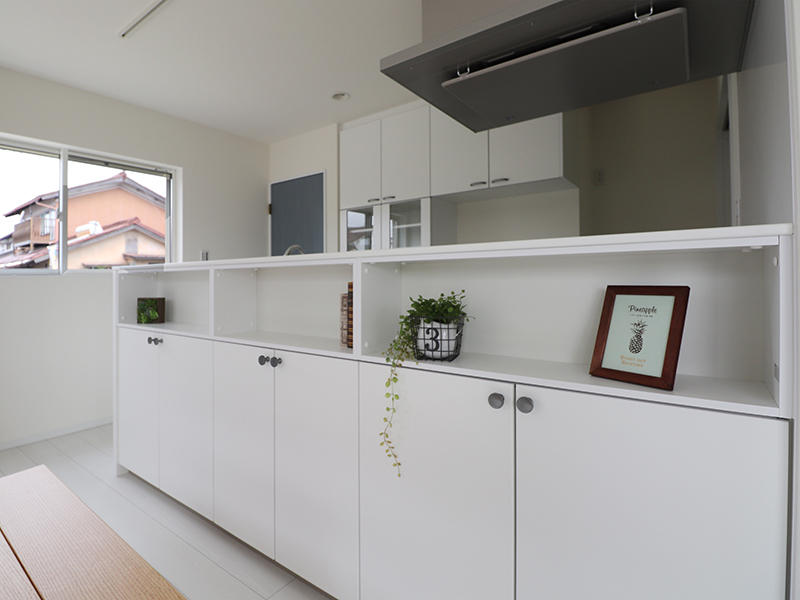新築フォーセンス完成　キッチン前収納｜滋賀でリフォームするなら匠工房