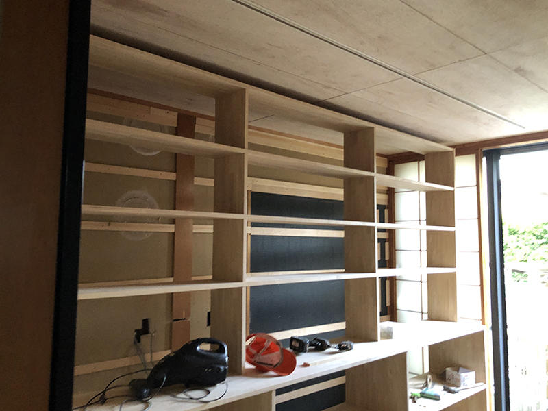 書斎リフォーム施工中　天井まで本棚を作ります｜滋賀でリフォームするなら匠工房