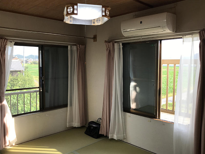 施工前の室内　雨戸を閉めると暗いお部屋に