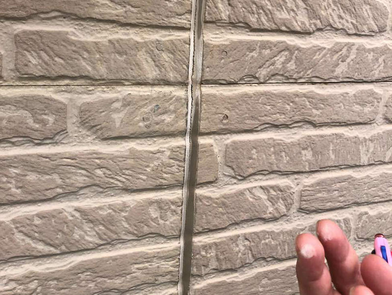 外壁塗装リフォーム施工前 コーキングの割れとチョーキング現象|滋賀でリフォームするなら匠工房