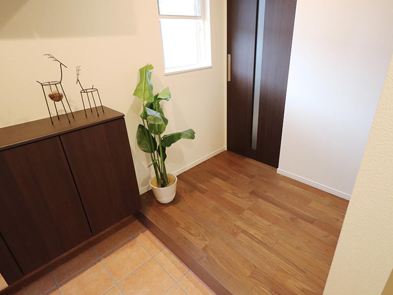 新築フォーセンス　玄関ホール｜滋賀で家を建てるなら匠工房