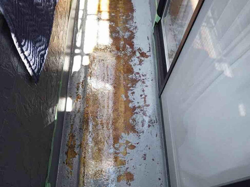 ベランダ塗装リフォーム施工中　トップ塗り替え　リメイクプライマー塗布｜滋賀でリフォームするなら匠工房