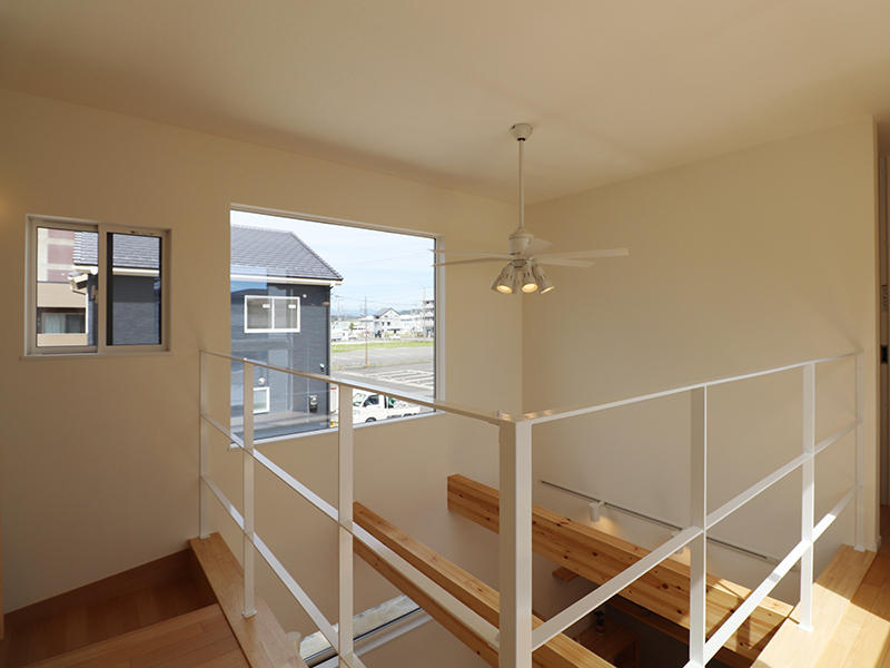 フォーセンス新築　手すりもおしゃれに｜滋賀で家を建てるなら匠工房