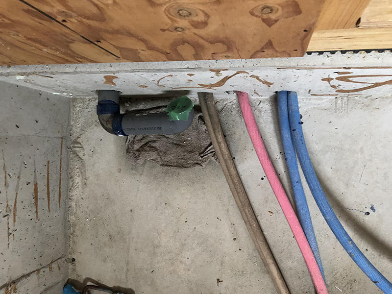 お風呂リフォーム施工中　浴室の給排水を新しく｜滋賀でリフォームするなら匠工房