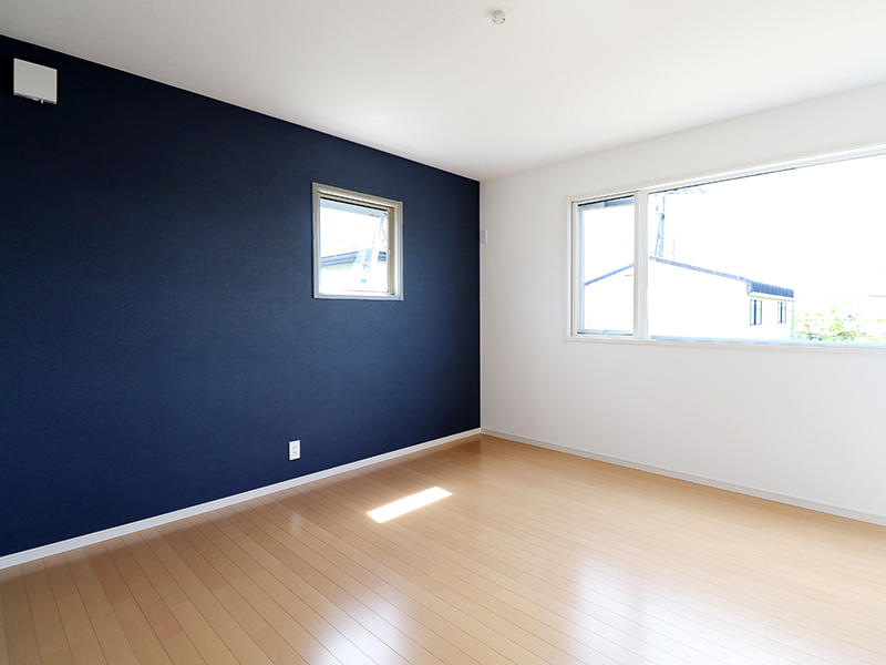 ゼロキューブ新築完成　アクセントクロス　リリカラ　LV1459｜滋賀で家を建てるなら匠工房