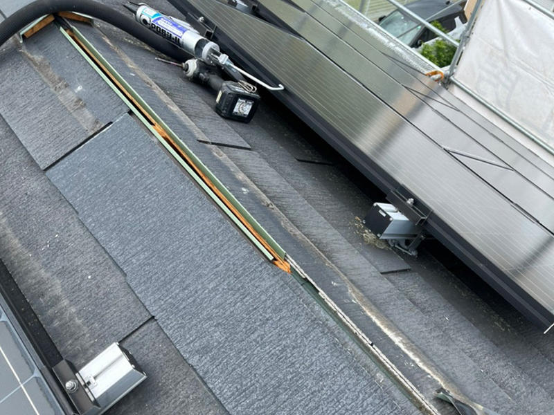 雨樋リフォーム施工中 棟板金を外して補修します|滋賀でリフォームするなら匠工房