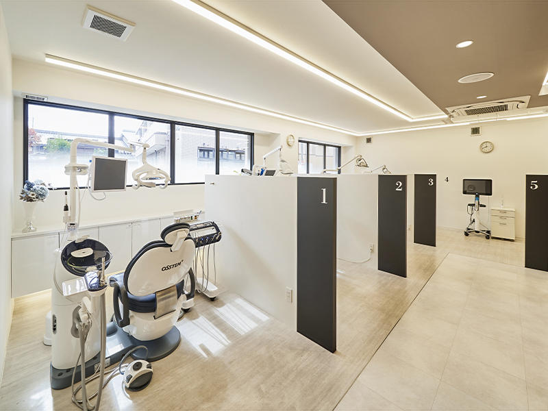 医療法人ふじしろ歯科様歯科医院 診療室は清潔感ある空間に|滋賀や京都で店舗リフォームなら匠工房