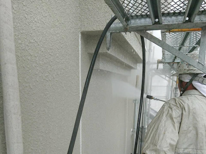 外壁を高圧洗浄