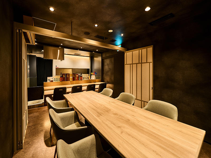 京旬菜 有笑様 カウンター付きのVIPルームはまるでお店を貸し切っているかのような空間|滋賀や京都で店舗リフォームなら匠工房