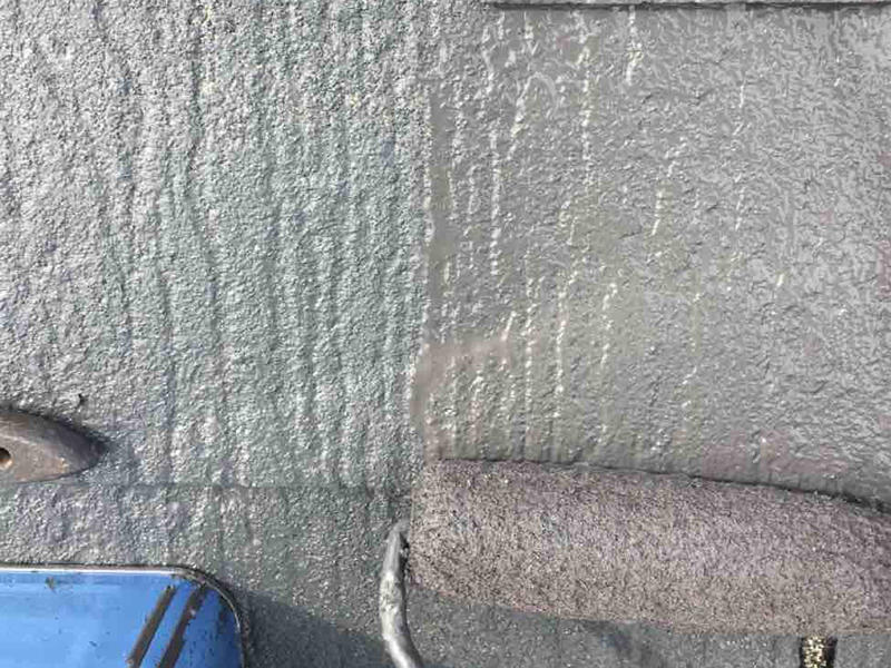 屋根リフォーム施工中 屋根 上塗り 水谷ペイント 水系カスタムシリコン|滋賀でリフォームするなら匠工房