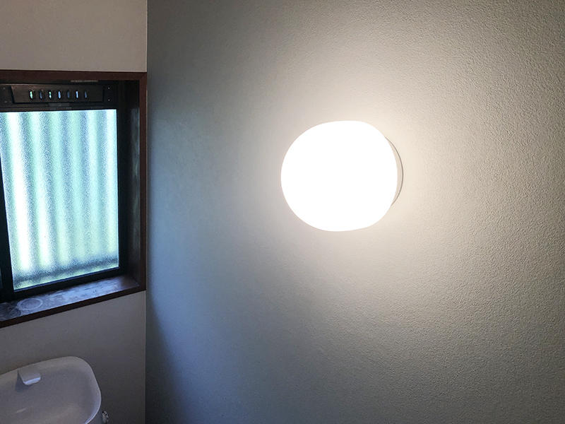 トイレリフォーム完成　照明｜滋賀でリフォームするなら匠工房