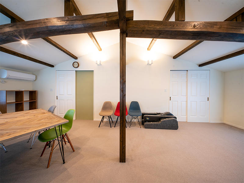 大人の英会話|Nate's English様 お客様自ら天井・壁の塗装をされ、すばらしい仕上がりです|滋賀や京都で店舗リフォームなら匠工房