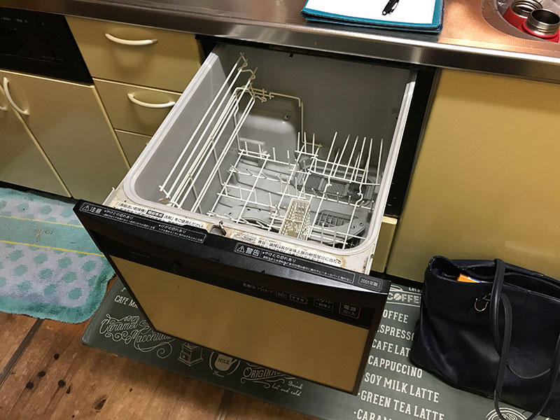 食洗機リフォーム施工前 食洗機内部|滋賀でリフォームするなら匠工房