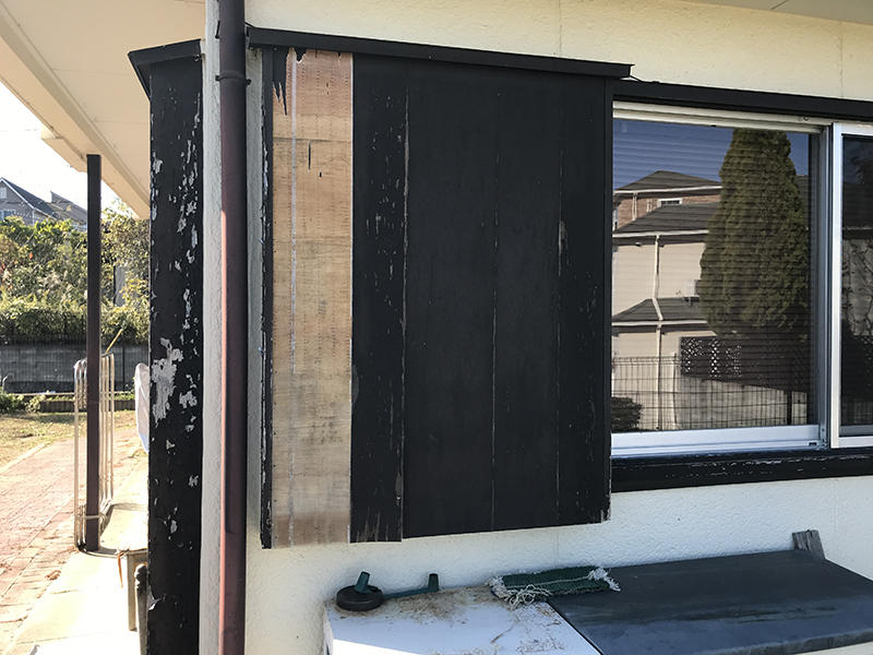 雨戸リフォーム施工前　雨戸の塗装めくれ｜滋賀でリフォームするなら匠工房