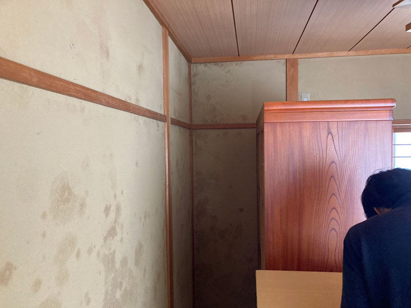 和室リフォーム施工前　壁にカビ｜滋賀でリフォームするなら匠工房g