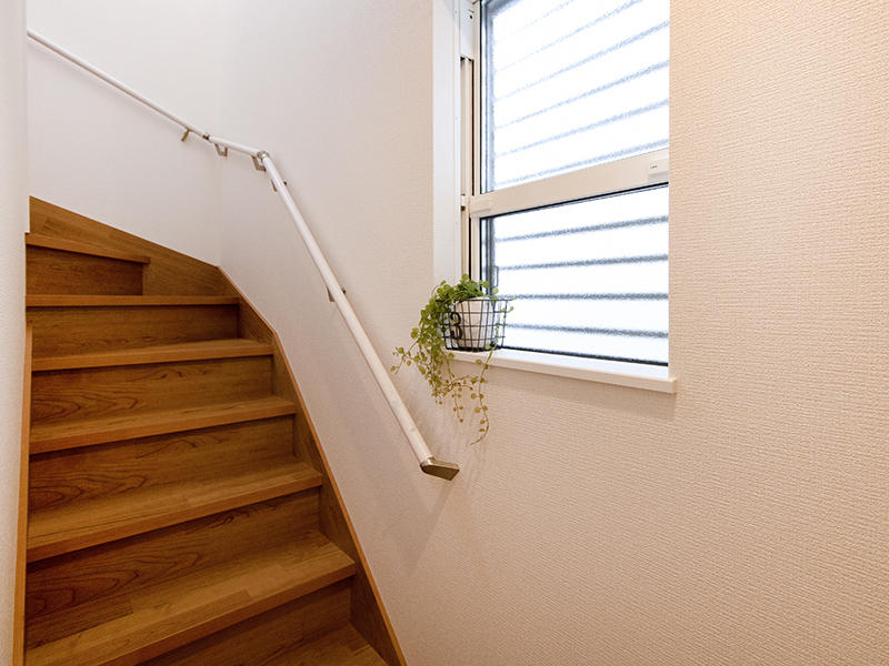 新築注文住宅完成2階　かいだん｜滋賀で家を建てる匠工房