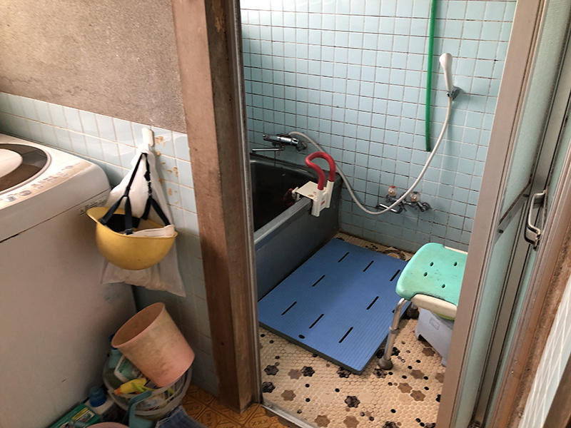 水まわりリフォーム施工前　出入口｜滋賀でリフォームするなら匠工房