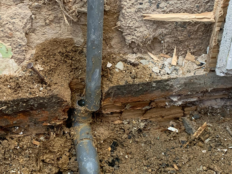 トイレリフォーム施工中　配管をやりかえ｜滋賀でリフォームするなら匠工房